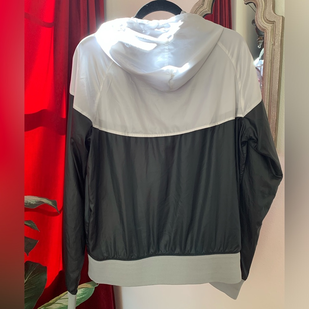 EUC Nike Men Sportwear Windrunner Jacket Size M in Grey/White/Black Combo - Picture 2 of 13